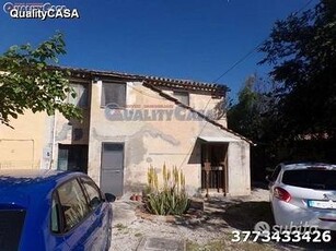 Casa indipendente su due livelli con giardino jesi