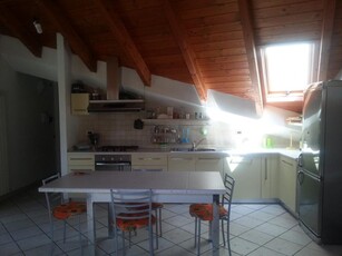 Casa Semi Indipendente in Affitto a Chieti, zona Chieti Scalo stazione, 205€, 85 m², arredato