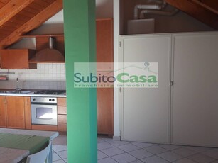 Casa Semi Indipendente in Affitto a Chieti, zona Chieti Scalo Zona Stazione, 240€, 95 m², arredato