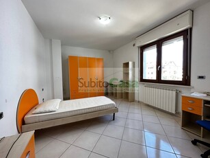 Casa Semi Indipendente in Affitto a Chieti, zona Chieti Scalo Zona Stazione, 255€, 120 m², arredato