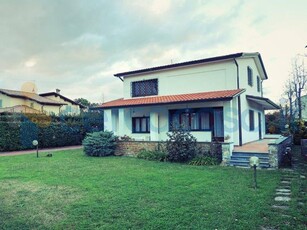 Casa singola in ottime condizioni, in affitto in Via Trento 30, Forte Dei Marmi