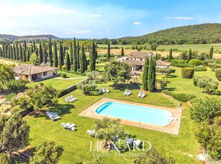 Casale di pregio a pochi chilometri da Monte Argentario in vendita