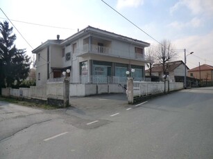 Fabbricato residenziale con ampio locale espositivo, Via Velice, Molare