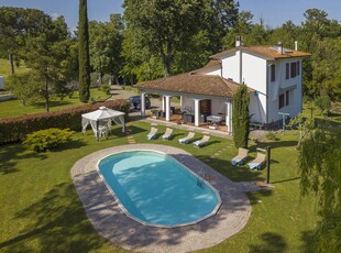 Lussuosa villa con piscina privata e oasi di giardino