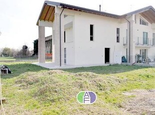 MIRANO PORZIONE DI TESTA CON GIARDINO