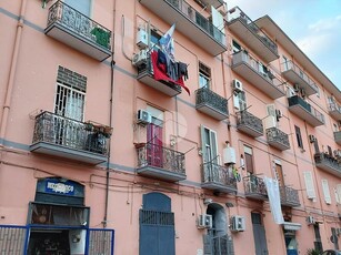 Monolocale in affitto a Napoli, San Carlo All'Arena