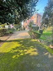 Oriago ampia villa con giardino di 3000 mq