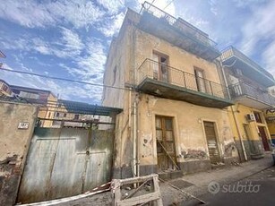 Palazzetto con 4 bilocali (Via Petrella)