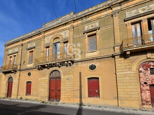 Palazzina commerciale in vendita a Squinzano