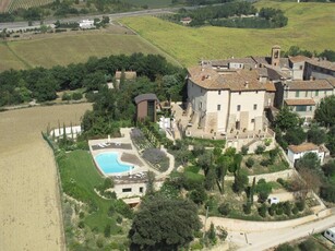 Palazzina commerciale in vendita a Todi