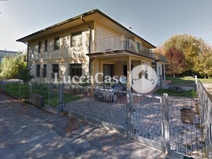 Quadrilocale in Affitto a Lucca, zona San Concordio Contrada, 950€, 120 m², arredato