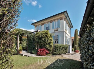 Residenza con giardino a pochi chilometri dal centro meneghino e dall'aeroporto internazionale di Malpensa