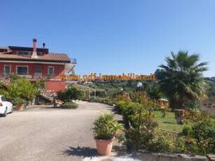 Splendida Villa Unifamiliare di 300 mq a Monterotondo con terreno di 13000 mq