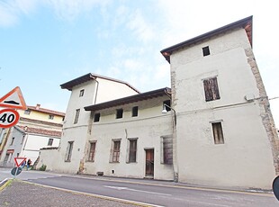 Stabile/Palazzo con terrazzo a Stezzano