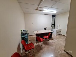 Studio professionale in via principale