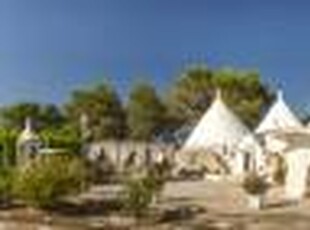 TRULLI E LAMIE A MARTINA FRANCA, CON PISCINA . PREZZO TRATTABILE!