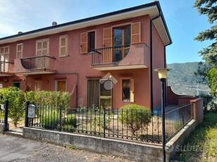 VILLA A SCHIERA A DIANO ARENTINO