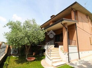 VILLA A SCHIERA A SAN PROSPERO