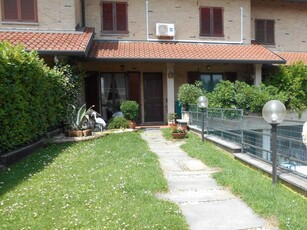 Villa a schiera in vendita a Carugo