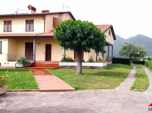 Villa Bifamiliare con giardino, San Giuliano Terme campo