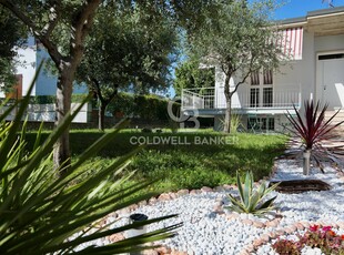 Villa bifamiliare in vendita a Desenzano del Garda - Zona: Rivoltella del Garda