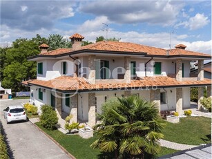 Villa bifamiliare in Via Martiri Della Libertà, 32, Pramaggiore (VE)