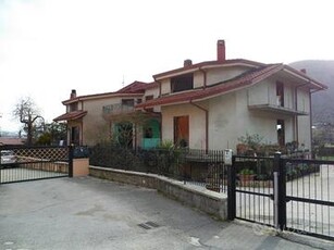 Villa bifamiliare / trifamiliare di 900mq Avellino