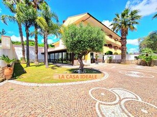 Villa con giardino e cortile a Marano di Napoli