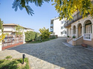 Villa con parcheggio e vista sul lago - 600 m dal lago di Garda