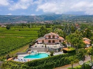 Villa di lusso con piscina a Zafferana Etnea
