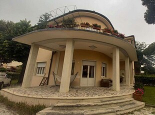 Villa in Affitto a Camaiore B. Buozzi