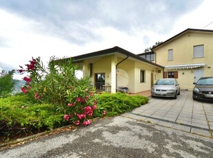 Villa in vendita a Borghi