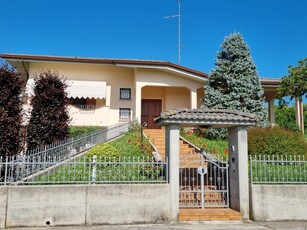 Villa in vendita a Palazzolo Dello Stella