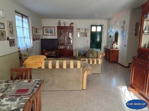 Villa in Vendita ad Camaiore - 360000 Euro