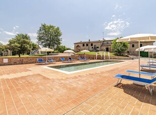 Villa Oasis con piscina e giardino vicino ad Asciano