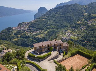 Villa tranquilla con piscina vicino al Lago di Garda