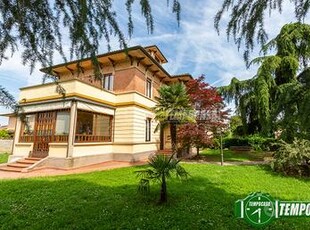 VILLA UNIFAMILIARE CON AMPIO BOX