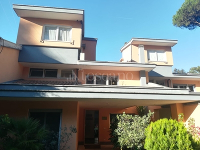 Villa a Roma in OLGIATELLA - CAMILLUCCIA, Camilluccia