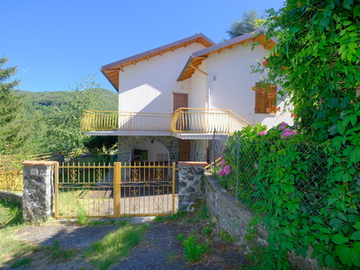 Casa indipendente con giardino in localita' molana 27, Sassello