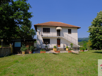 Casa indipendente con giardino in sp334 9, Sassello