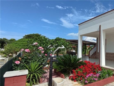 villa indipendente in vendita a Lesina
