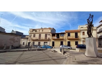 Casa indipendente in vendita a Rosolini, Via Maddalena 25
