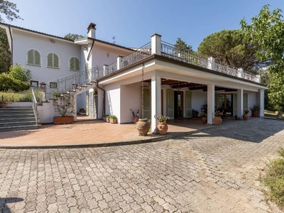 Villa di 550 mq in vendita Via di Sant'Alessio, Lucca, Toscana