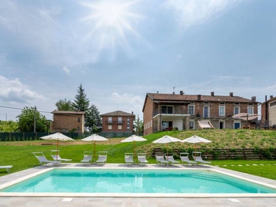 Affascinante casa con barbecue, piscina e giardino + vista panoramica