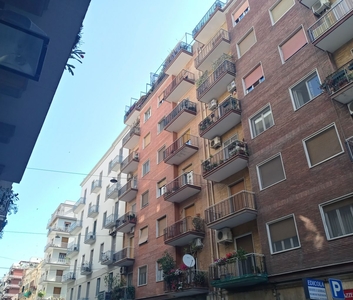 Appartamento di 3 vani /100 mq a Bari - Murat (zona CENTRO)