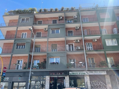 Appartamento di 6 vani /170 mq a Bari - Picone