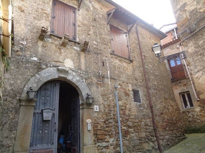 Appartamento, via San Pietro, zona Centro, Serramezzana