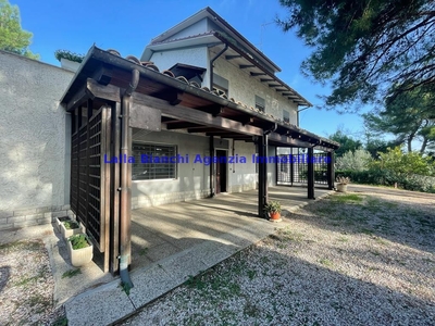 Casa indipendente con giardino in strada roncosambaccio 160, Fano