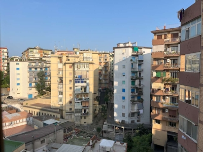 Quadrilocale con posto auto condominiale, via Adolfo Omodeo, Napoli