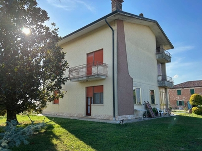 Villa con ampio giardino, via Spinazzino, Ferrara